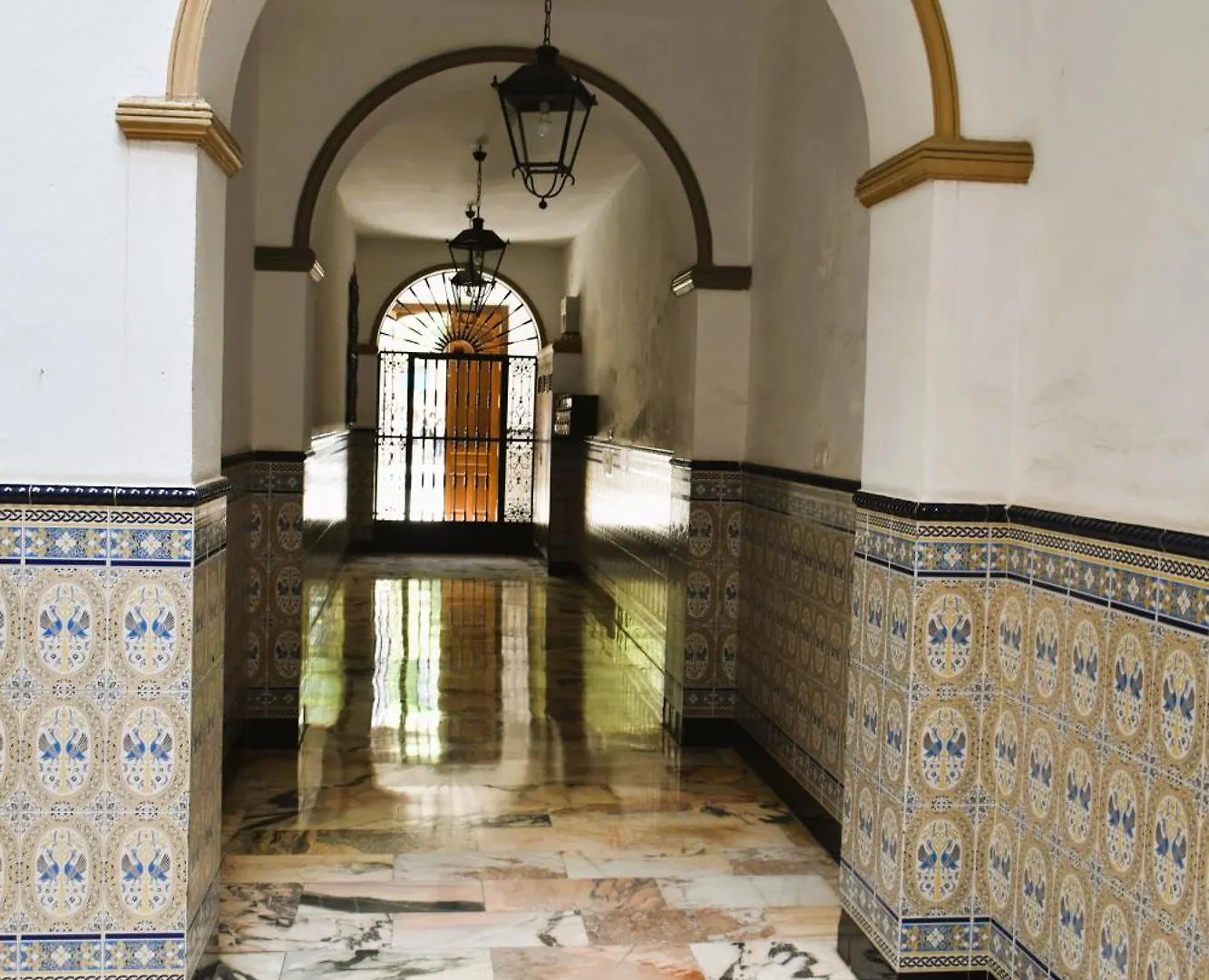 Puerta Carmona Daire Sevilla
